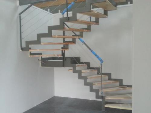 escalier cremaillère marche bois