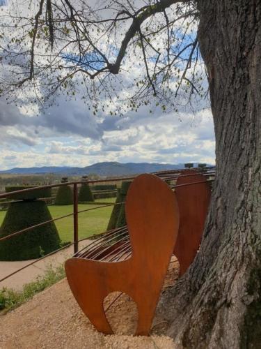 banc autour d'un arbre Chateau de Pizay